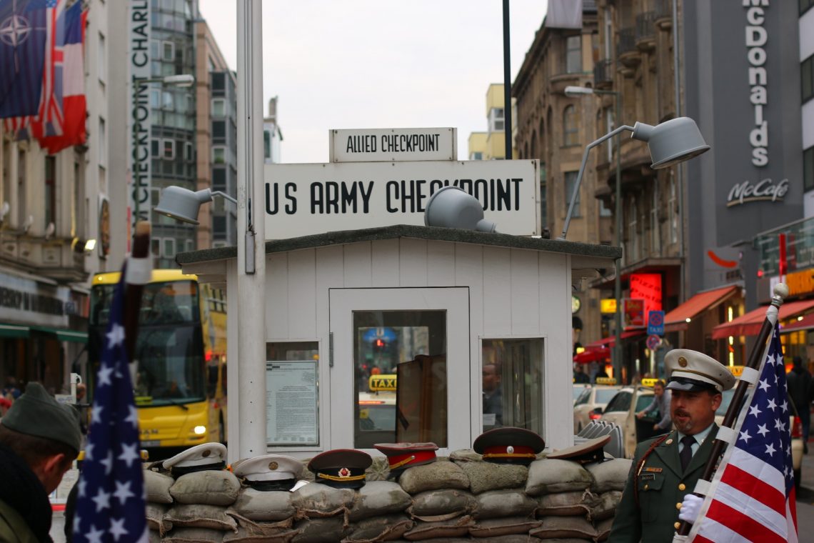 Checkpoint Charlie | Guia em Berlim