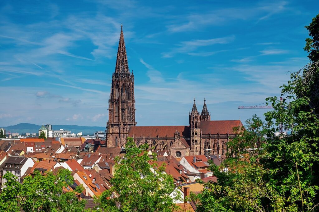 Freiburg com Guia Brasileiro: a cidade mais solar e vibrante na Floresta Negra - Imagem de Couleur por Pixabay