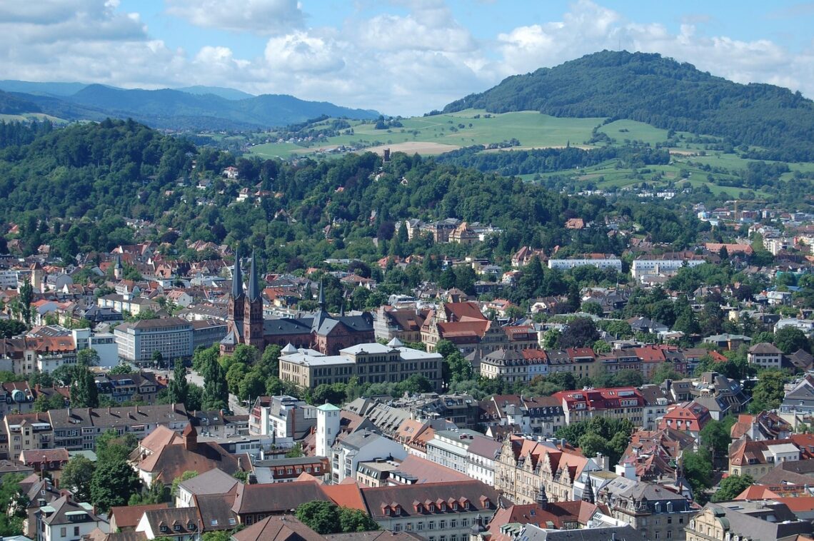Freiburg com Guia Brasileiro: a cidade mais solar e vibrante na Floresta Negra - Imagem de KatrinHauf por Pixabay