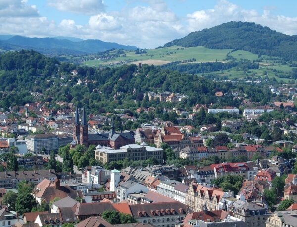 Freiburg com Guia Brasileiro: a cidade mais solar e vibrante na Floresta Negra - Imagem de KatrinHauf por Pixabay