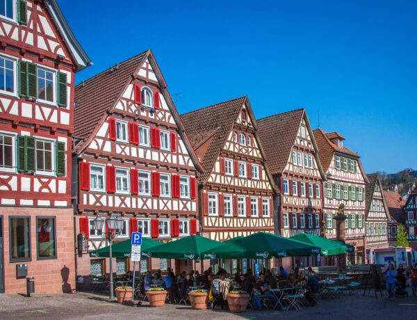 Calw: Onde a Literatura encontra o Enxaimel na Floresta Negra - Imagem de Th G por Pixabay