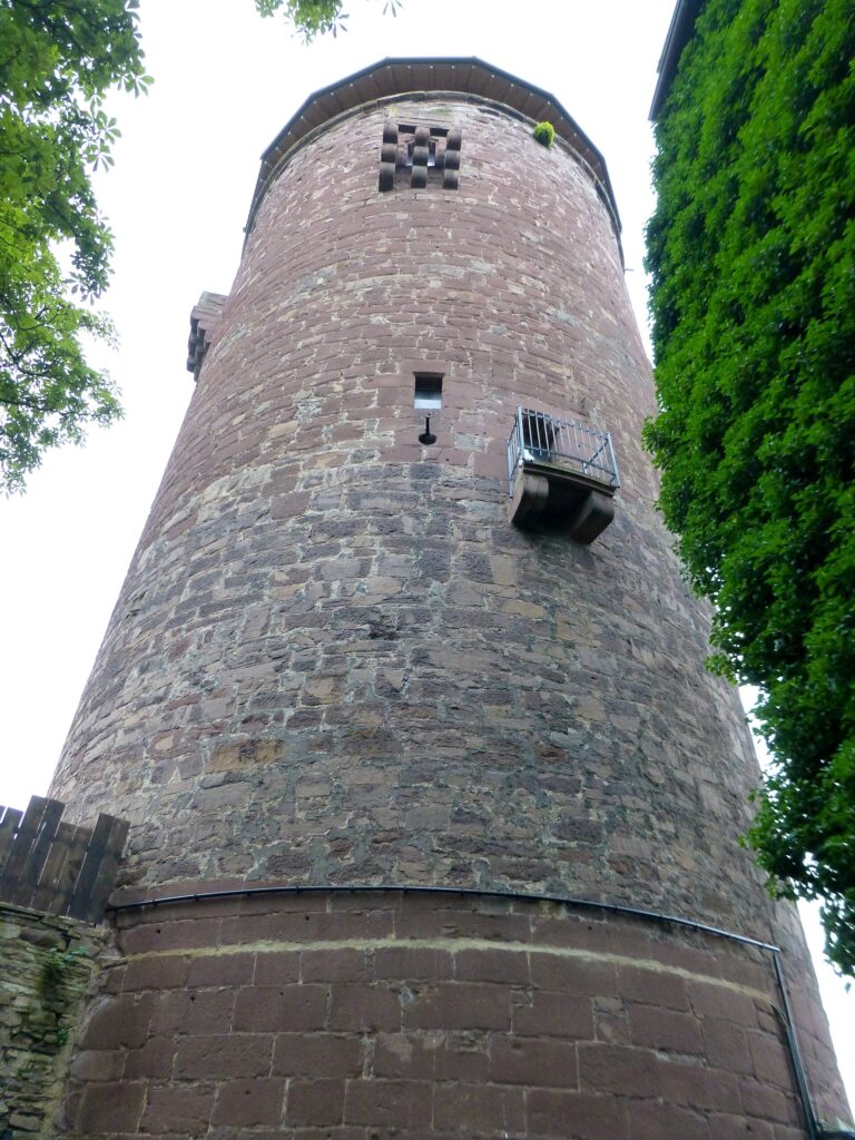 A Torre da Rapunzel  - Castelos da Rota dos Contos de Fadas: Sababurg e Trendelburg com Motorista Brasileiro - Foto Muck, CC BY-SA 4.0