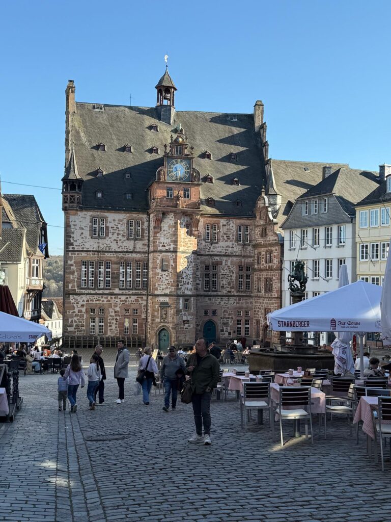 Marburg: A Cidade Universitária dos Irmãos Grimm que Inspirou João e Maria