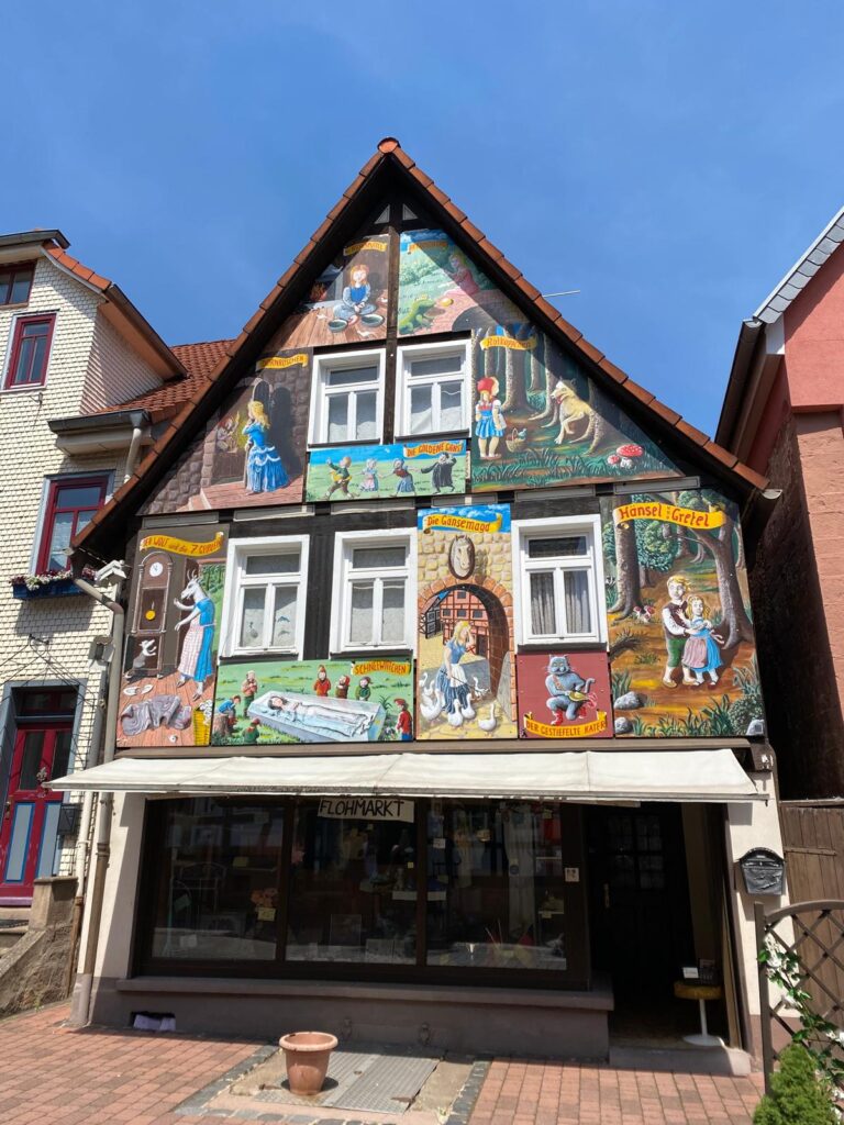 10 Cidades da Rota dos Contos de Fadas para Descobrir com Guia Brasileiro - A casa dos Irmãos Grimm em Steinau na Alemanha