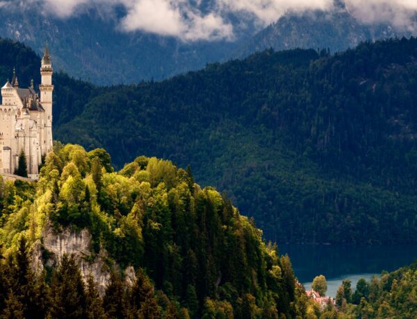Castelos Neuschwanstein e Hohenschwangau - Schwangau: O Sonho Realizado em Contos de Fada nos Alpes da Rota Romântica - Imagem de B. Hochsprung por Pixabay