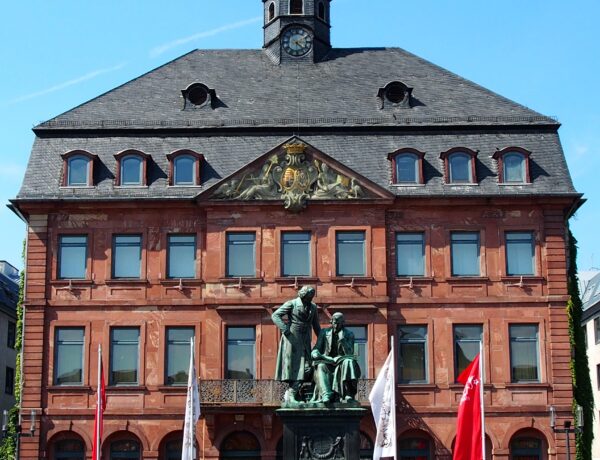 Hanau: Cidade Natal dos Irmãos Grimm na Rota dos Contos de Fada | Passeio com Guia Brasileiro - Imagem de Sr. M. Jutta por Pixabay