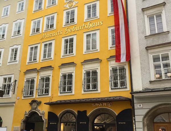 Casa de Mozart em Salzburg - Dronepicr, CC BY 3.0